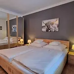Appartement Hortensia -213- *